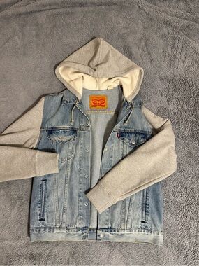 Levi's Light Wash Denim Hybrid Hoodie Trucker Jacket with Gray Hood